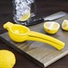 Exprimidor de limones manual