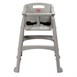 Trona apilable resistente platino Rubbermaid