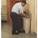 Cubo residuos Rubbermaid pedal frontal 50L beige