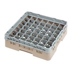 Bandeja Cambro Cam de 49 compartimentos de vidrio color beige de altura máxima de 92mm